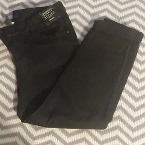 Black Simply Styled Capris